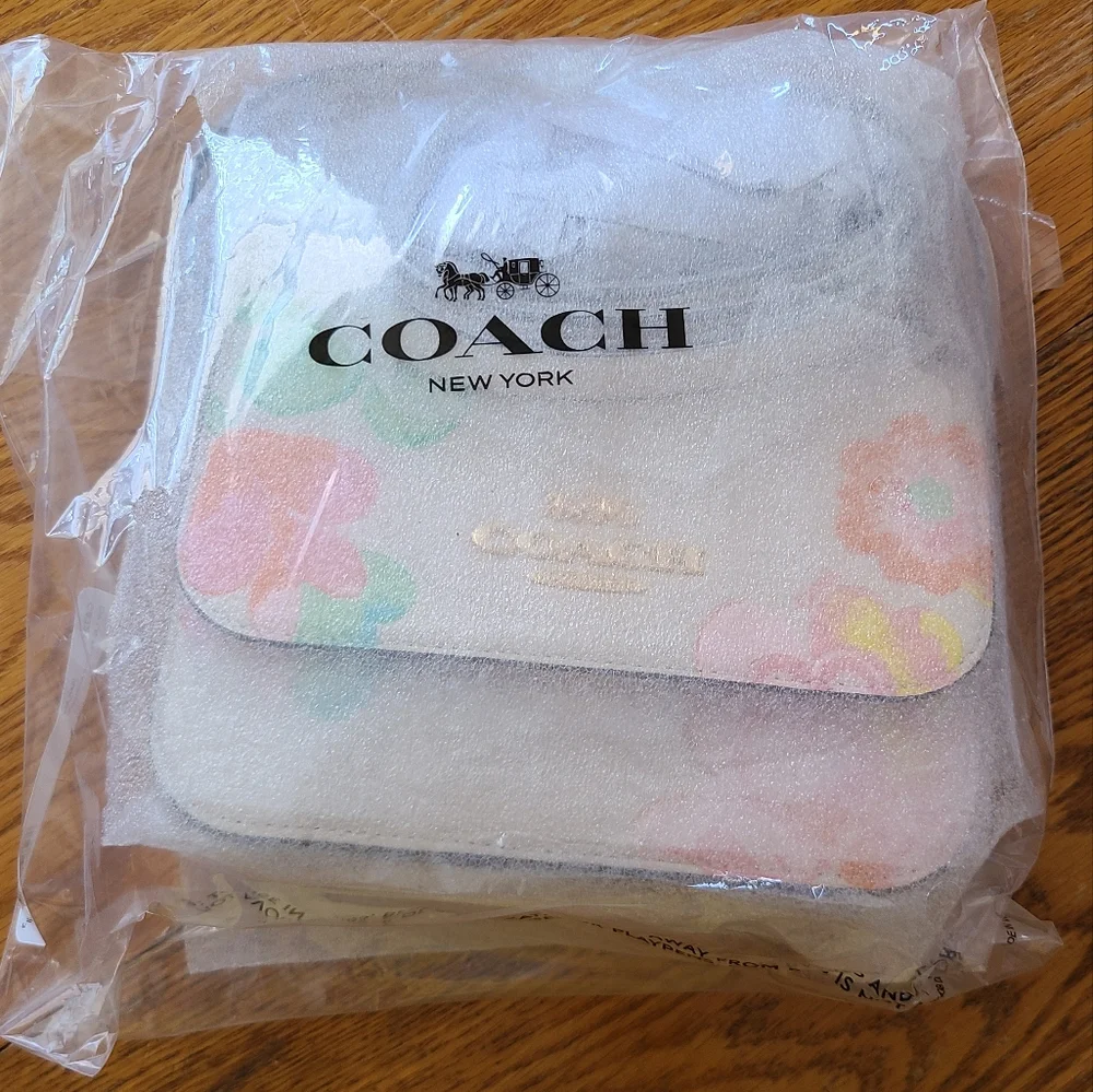 👀50% OFF 👀 NWT‼️ Coach Mini Brynn Crossbody with Dreamy Land Floral Print - Picture 8 of 10